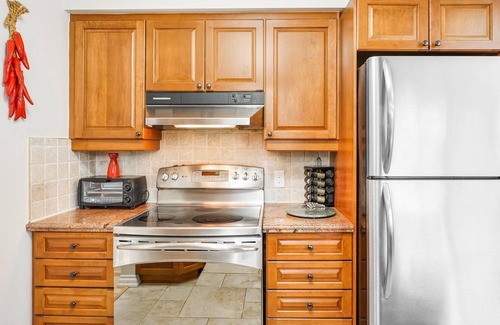 Halton Regional Municipality Cottage | Enchanting Country Cottage with Sauna & River in Burlington