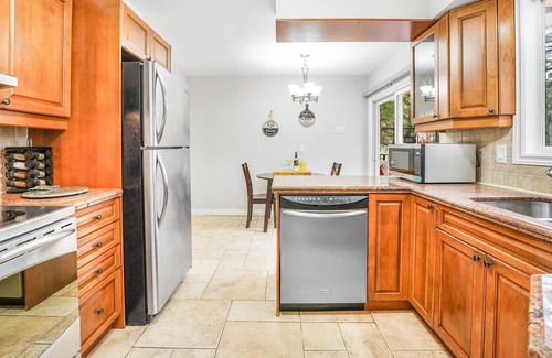 Halton Regional Municipality Cottage | Enchanting Country Cottage with Sauna & River in Burlington