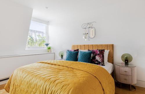 London City Centre Apartment | Tranquil Covent Garden Hotel: Family-Friendly Retreat