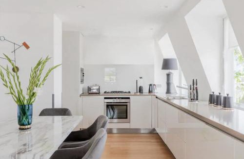 London City Centre Apartment | Tranquil Covent Garden Hotel: Family-Friendly Retreat