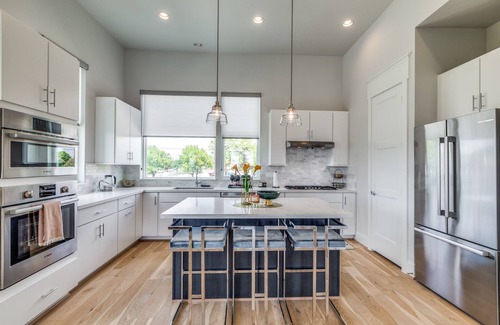 Spring Shadows House | Cozy 3-Story Home in Houston with Family-Friendly Amenities