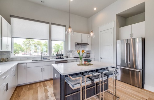 Spring Shadows House | Cozy 3-Story Home in Houston with Family-Friendly Amenities