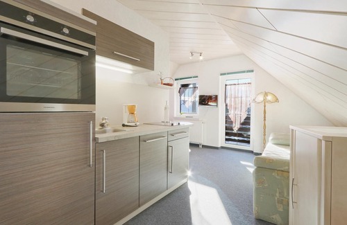 Rempesgrun House | Tranquil Retreat in Auerbach with Pool and Spa Amenities