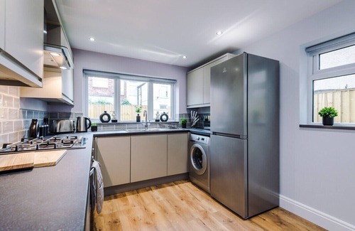 Bootle House | Designer House with Parking and Family-Friendly Amenities