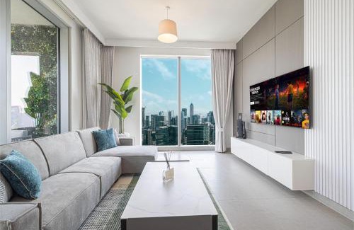 Downtown Dubai Apartment | Stunning Downtown 4BR Sky High Luxury Apartment with Fountain Views