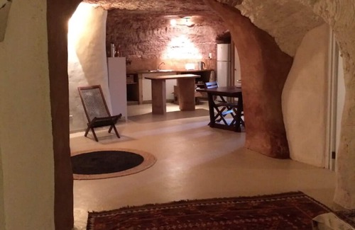 Coober Pedy House | Unique Dugout/Cave with Ocean View & Breakfast Included
