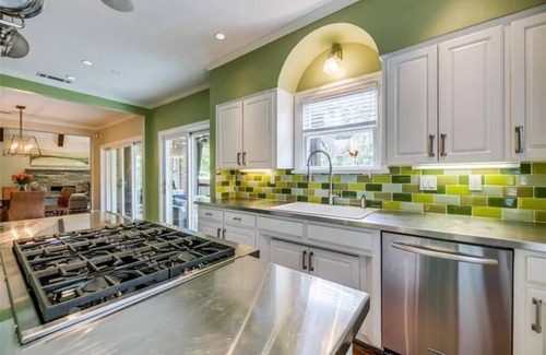 Hollywood - Santa Monica House | Elegant E. Dallas Home with Pool, Spa & Outdoor Fireplace
