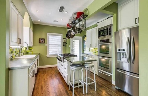 Hollywood - Santa Monica House | Elegant E. Dallas Home with Pool, Spa & Outdoor Fireplace