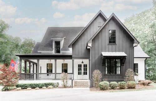 Franklin House | Elegant Estate in Leipers Fork with Pool and Hot Tub