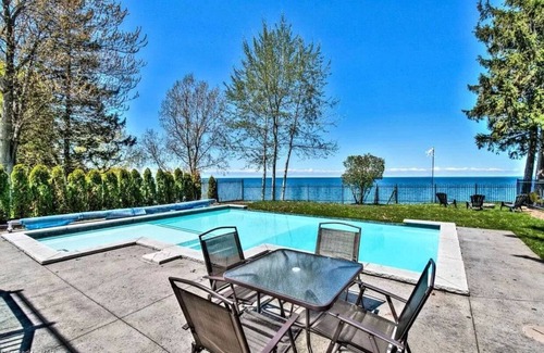 St. Catharines Villa | Elegant Estate Retreat on Lake Ontario - Rated 9.4/10