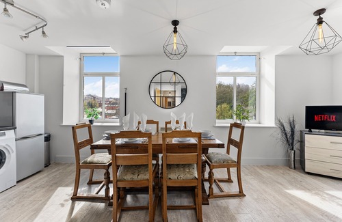 Healey Lane Apartment | Executive Apartment with Free Secure Parking & Family-Friendly Amenities
