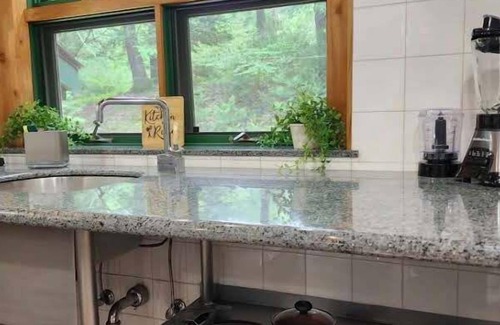 Layton Cabin | Family-Friendly Lodge with Kitchen and Child-Safe Amenities