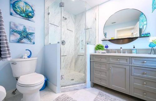 Central Naples House | Inviting Family Retreat with Pool, Spa & Ocean View