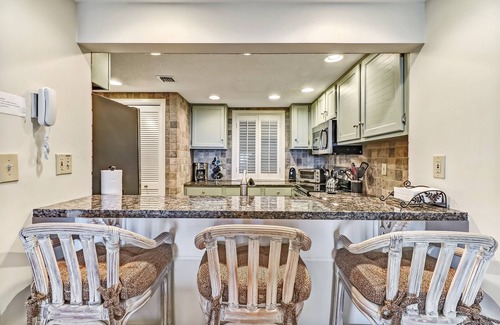 Fernandina Beach Condo | Pet-Friendly Turtle Dunes Villa: Steps to Ocean & Pool
