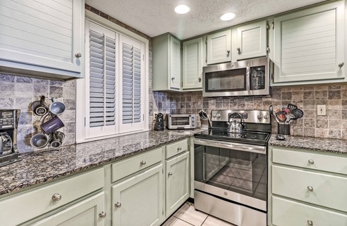Fernandina Beach Condo | Pet-Friendly Turtle Dunes Villa: Steps to Ocean & Pool
