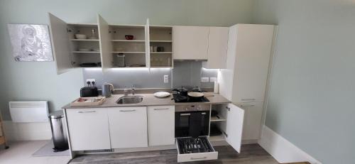 Reading Apartment | Elegant Flat Steps from Town Centre - Rated 10/10!