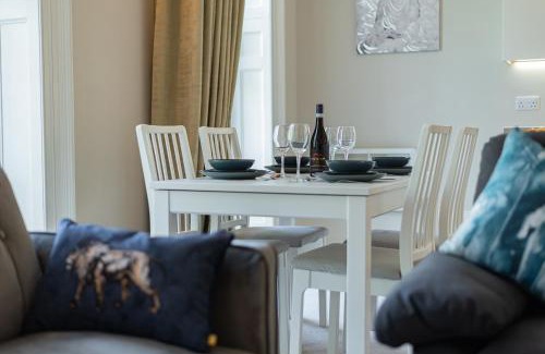 Reading Apartment | Elegant Flat Steps from Town Centre - Rated 10/10!