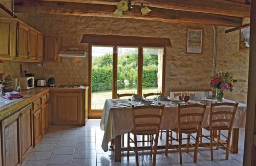 La Chapelle-Saint-Jean House | Welcoming 3 Bedroom Retreat in La-Chapelle-Saint-Jean