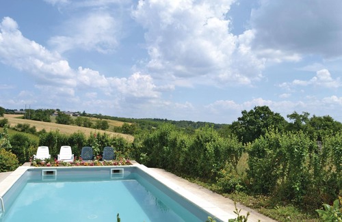 La Chapelle-Saint-Jean House | Welcoming 3 Bedroom Retreat in La-Chapelle-Saint-Jean