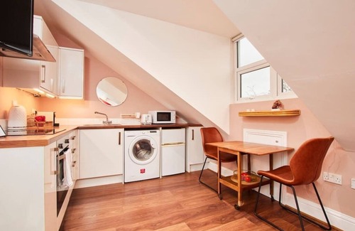 Newcastle-upon-Tyne Condo | Exceptional Newcastle Hotel with Kitchen & Family Amenities