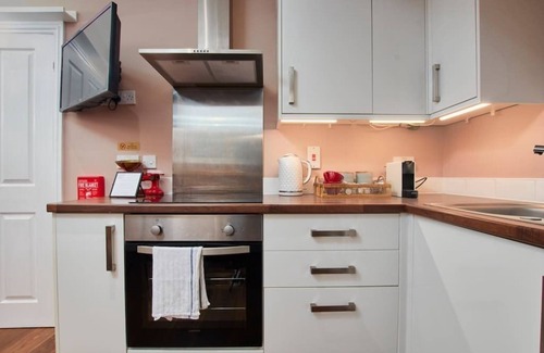 Newcastle-upon-Tyne Condo | Exceptional Newcastle Hotel with Kitchen & Family Amenities