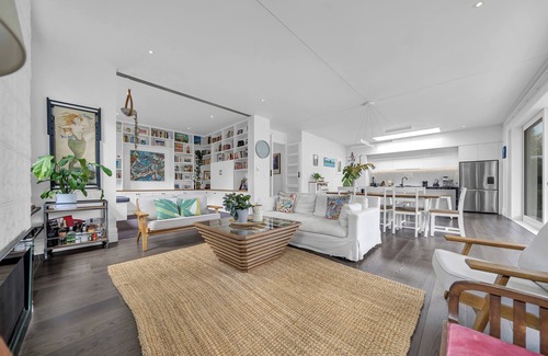 Devonport House | Beachfront Bliss: Exquisite Villa with Ocean Views & Spa