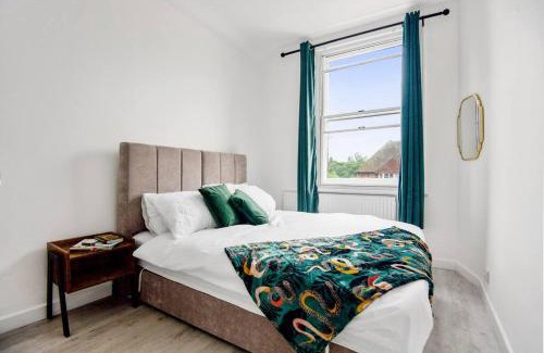 Twickenham Riverside Apartment | Hidden Gem in Twickenham: Family-Friendly Retreat