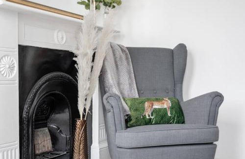 Twickenham Riverside Apartment | Hidden Gem in Twickenham: Family-Friendly Retreat