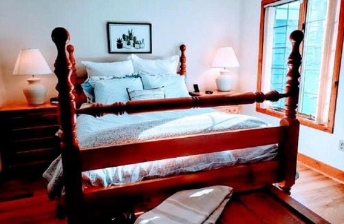 White Haven House | Inviting Golf and Ski Retreat at Jack Frost Mountain
