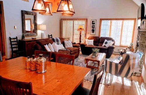 White Haven House | Inviting Golf and Ski Retreat at Jack Frost Mountain
