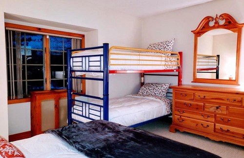 White Haven House | Inviting Golf and Ski Retreat at Jack Frost Mountain