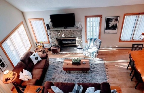 White Haven House | Inviting Golf and Ski Retreat at Jack Frost Mountain