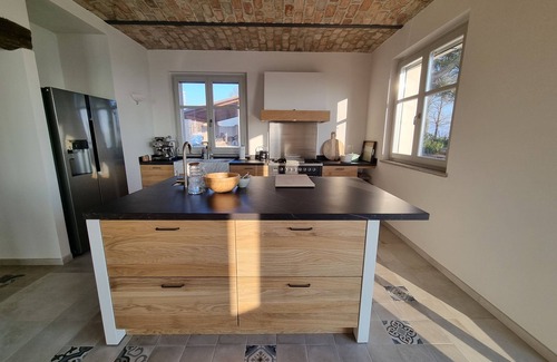 Nizza Monferrato Villa | Inviting Villa with Infinity Pool and Ocean Views in Nizza Monferrato