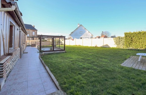 Criquetot-lʼEsneval House | Relax in a Cozy Vacation Home with Spa and Pet-Friendly Perks