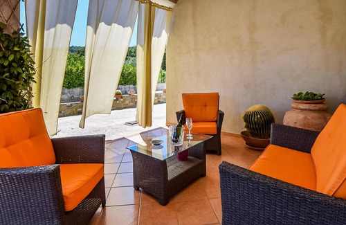 Alani House | Scenic Apartment with Terrace and Oceanfront Views