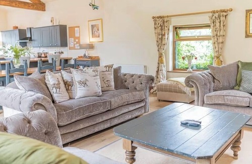 Bretherdale House | Relaxing Barn Conversion with Hot Tub & Spa Amenities