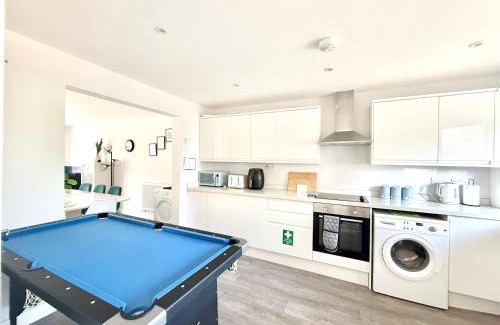 Petham House | Stunning Holiday Home in Chartham with Hot Tub