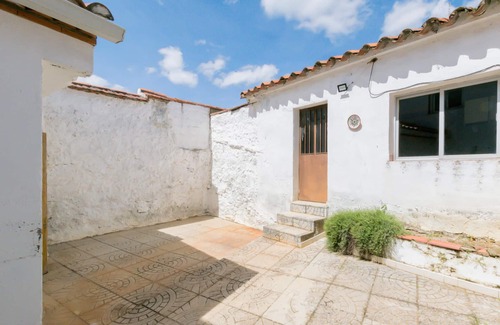 Villanueva del Rey House | Escape Everyday Life: Cozy Vacation Home with Spa & Breakfast