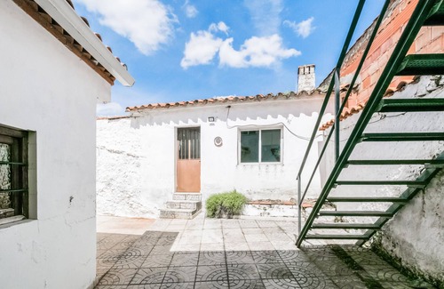 Villanueva del Rey House | Escape Everyday Life: Cozy Vacation Home with Spa & Breakfast