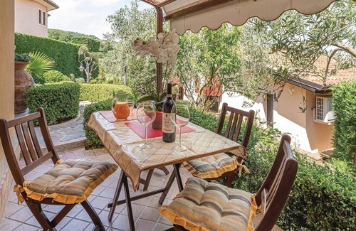 Laureana Cilento House | Cozy 1 Bedroom Retreat in Laurena Cilento with Pool