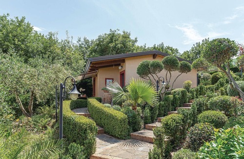 Laureana Cilento House | Cozy 1 Bedroom Retreat in Laurena Cilento with Pool