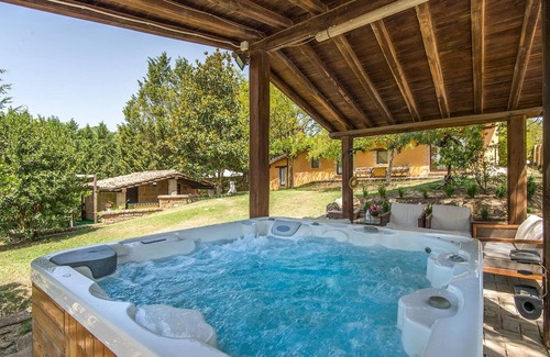 Magliano Sabina House | Spacious 5 Bedroom Retreat with Pool in Magliano Sabina