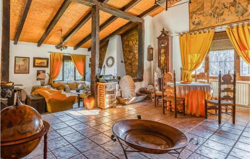 Valverde de Leganes House | Inviting 4 Bedroom Home with Pool in Valverde De Leganés