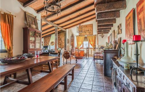 Valverde de Leganes House | Inviting 4 Bedroom Home with Pool in Valverde De Leganés