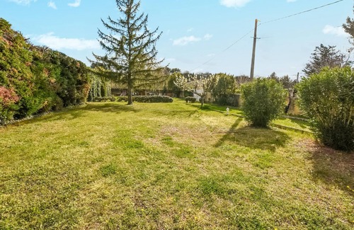 Loriol-du-Comtat House | Comfortable 3-Bedroom Stay in Loriol-du-Comtat