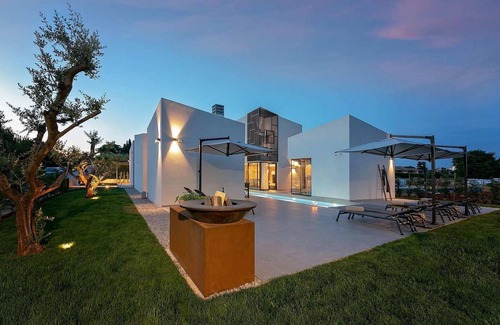 Kastelir House | Impeccable 4 Bedroom Retreat in Kastelir-Labinci