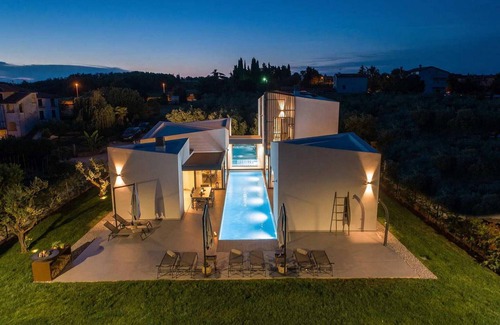 Kastelir House | Impeccable 4 Bedroom Retreat in Kastelir-Labinci