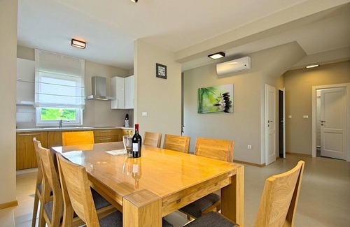 Kastelir-Labinci House | Spacious 4-Bedroom Stay with Pool in Kastelir-Labinci