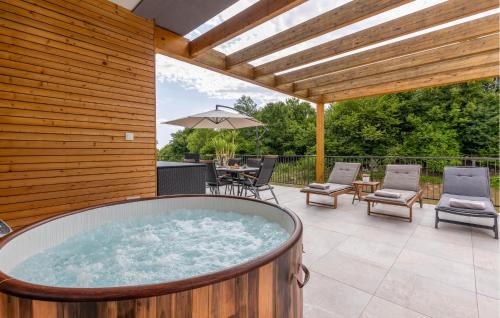 Seliste Dreznicko House | Family-Friendly 3 Bedroom Home with Hot Tub in Seliste Dreznicko