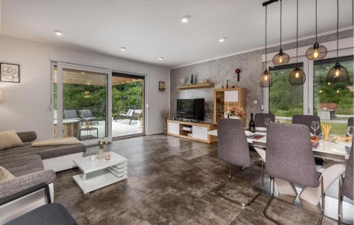 Seliste Dreznicko House | Family-Friendly 3 Bedroom Home with Hot Tub in Seliste Dreznicko